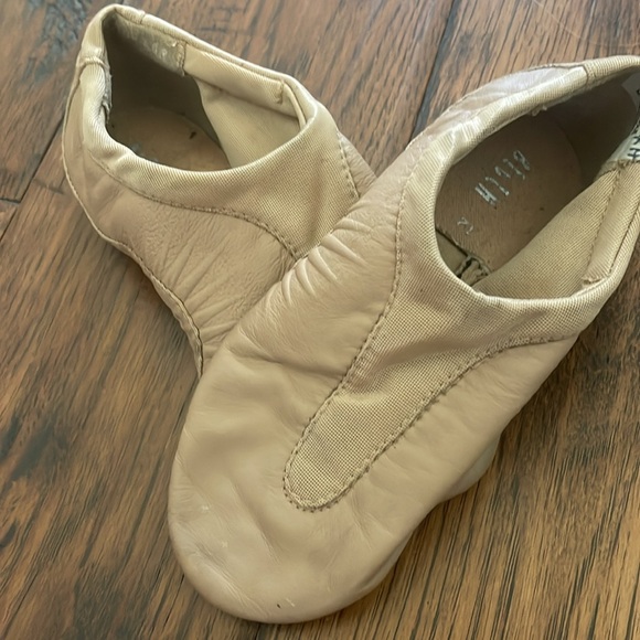 Bloch Pulse Jazz Shoe
S0470 - Picture 4 of 7